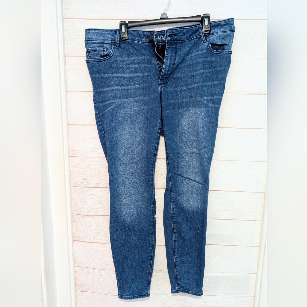 Euc Old Navy Women's Medium Blue Mid Rise Rockstar Jeans 👖 Size 18